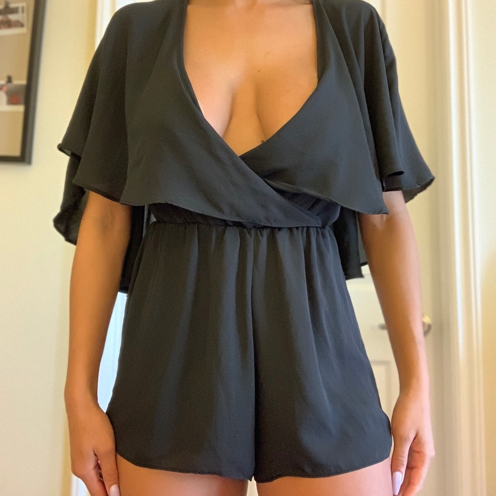 Romper with cape in the back